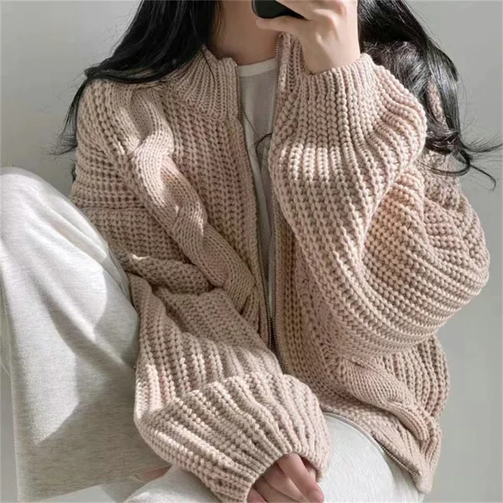 Mila® | Stylische Herbstmode gestrickter Damenpulli mit Reißverschluss